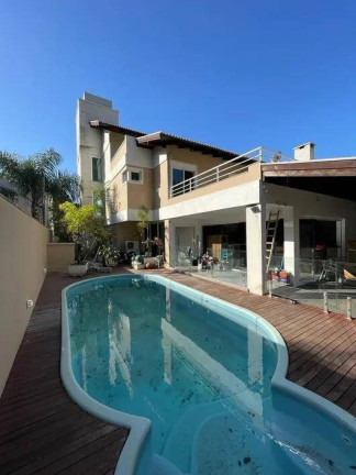 Casa com 4 Quartos para Alugar, 750 m² em Praia Dos Amores - Balneário Camboriú