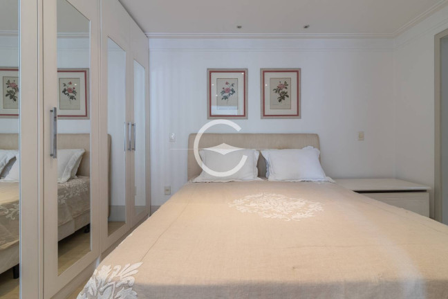 Apartamento com 4 Quartos para Alugar, 147 m² em Moema - São Paulo