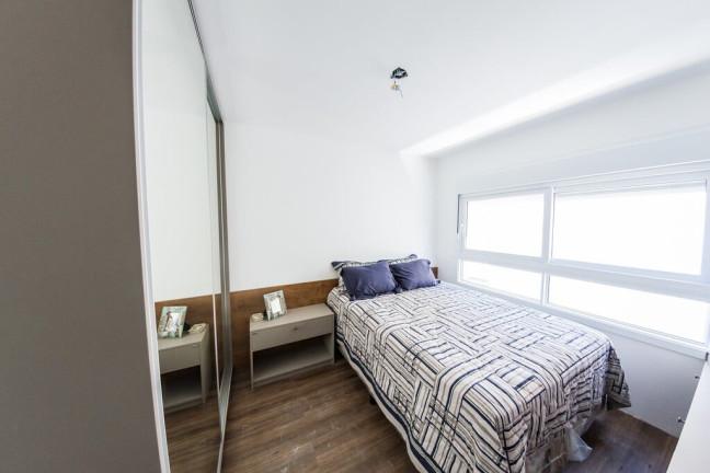 Imagem Imóvel com 2 Quartos à Venda, 61 m² em Menino Deus - Porto Alegre Imagem Imóvel com 2 Quartos à Venda, 61 m² em Menino Deus - Porto Alegre