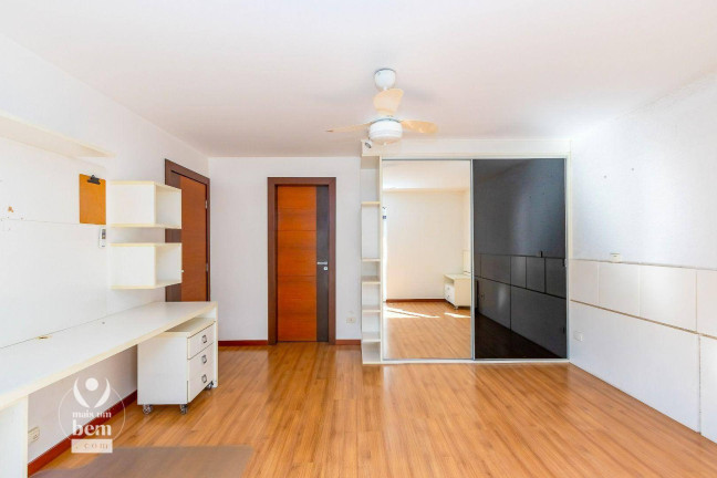 Imagem Casa com 4 Quartos à Venda, 320 m² em Santo Inácio - Curitiba