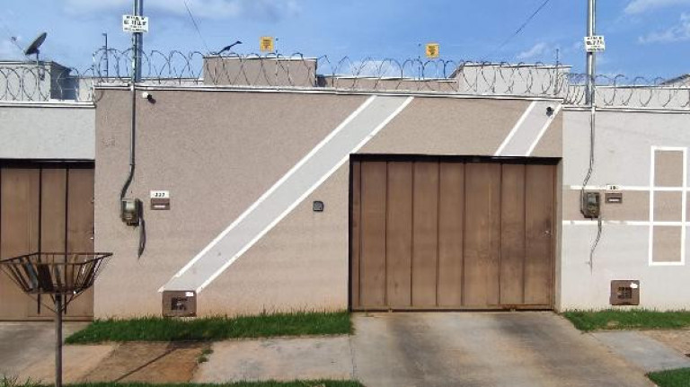 Casa com 3 Quartos à Venda, 150 m² em Das Industrias - Senador Canedo