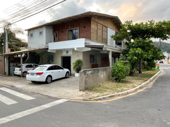 Imagem Casa com 2 Quartos à Venda, 288 m² em Monte Alegre - Camboriú Imagem Casa com 2 Quartos à Venda, 288 m² em Monte Alegre - Camboriú