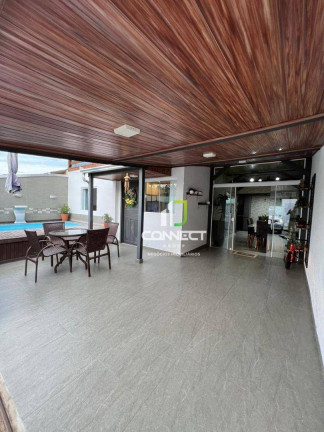 Casa com 3 Quartos à Venda, 264 m² em Espinheiros - Itajaí