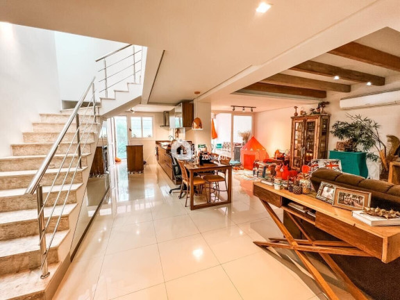 Imagem Casa com 3 Quartos à Venda, 151 m²