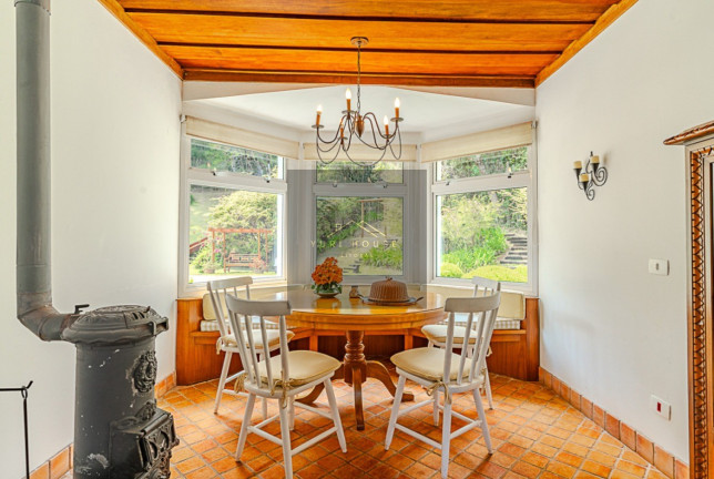 Imagem Casa com 4 Quartos à Venda, 400 m² em Pedra Do Fogo - Campos Do Jordão Imagem Casa com 4 Quartos à Venda, 400 m² em Pedra Do Fogo - Campos Do Jordão