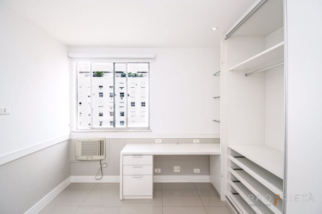 Imagem Apartamento com 2 Quartos à Venda,  em Humaitá - Rio De Janeiro