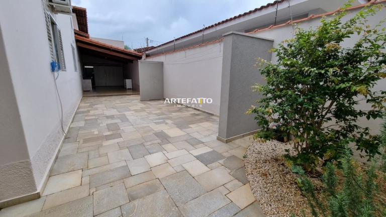 Imagem Casa com 3 Quartos à Venda, 600 m² Imagem Casa com 3 Quartos à Venda, 600 m²