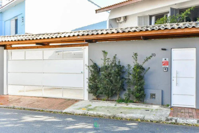 Imagem Casa com 4 Quartos à Venda, 240 m² Imagem Casa com 4 Quartos à Venda, 240 m²