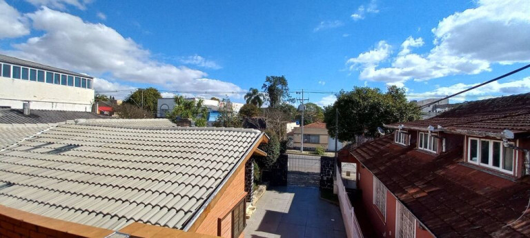 Imagem Casa com 5 Quartos à Venda, em Rebouças - Curitiba Imagem Casa com 5 Quartos à Venda, em Rebouças - Curitiba