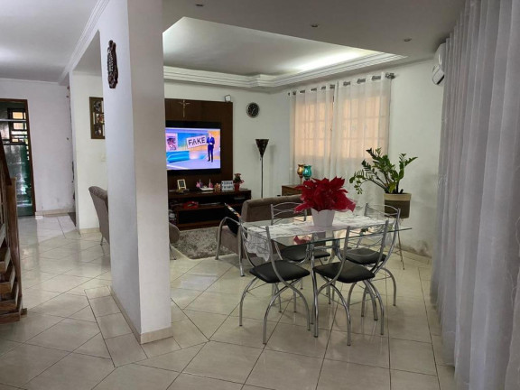 Sobrado com 3 Quartos à Venda, 197 m² em Vila Monteiro - Poá