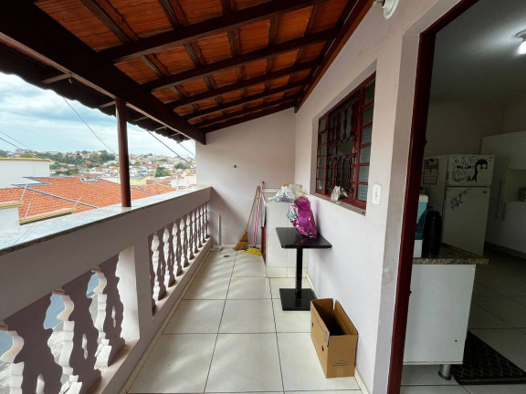 Imagem Casa com 4 Quartos à Venda, 242 m² em Centro - Botucatu