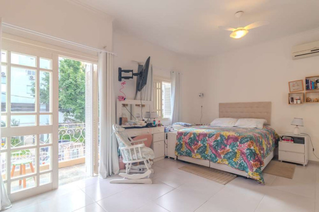 Imagem Casa com 3 Quartos à Venda, 377 m² em Higienópolis - Porto Alegre Imagem Casa com 3 Quartos à Venda, 377 m² em Higienópolis - Porto Alegre