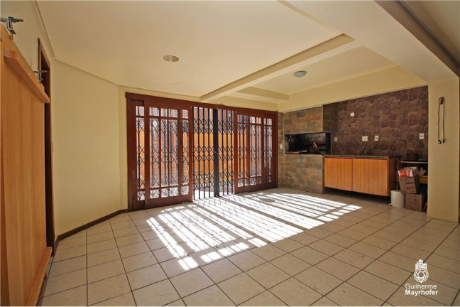Imagem Casa com 5 Quartos à Venda, em Glória - Porto Alegre Imagem Casa com 5 Quartos à Venda, em Glória - Porto Alegre