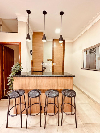 Imagem Casa com 3 Quartos à Venda, 200 m² Imagem Casa com 3 Quartos à Venda, 200 m²