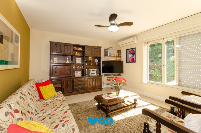 Imagem Casa com 3 Quartos à Venda, 230 m² em Petrópolis - Porto Alegre Imagem Casa com 3 Quartos à Venda, 230 m² em Petrópolis - Porto Alegre
