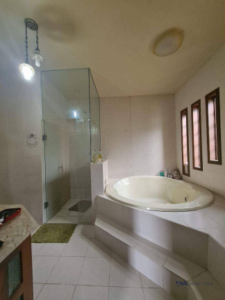 Imagem Casa com 6 Quartos à Venda ou Locação, 333 m² em Asilo - Blumenau