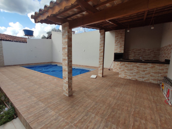Imagem Imóvel com 
            	3             Quartos à Venda, 275 m² em 
            	Jardim Canedo 1             - 
            	Senador Canedo            