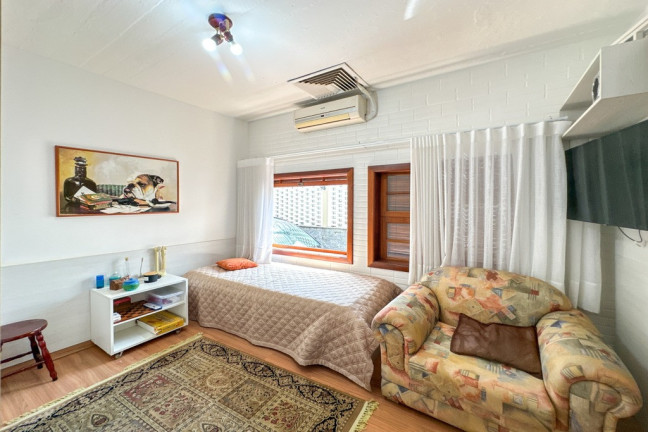 Imagem Casa com 3 Quartos à Venda, 300 m² em Três Figueiras - Porto Alegre Imagem Casa com 3 Quartos à Venda, 300 m² em Três Figueiras - Porto Alegre