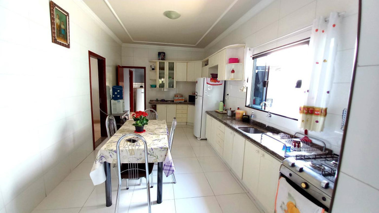 Imagem Casa com 3 Quartos à Venda, 140 m² em Vila Santo Antonio - Maringá Imagem Casa com 3 Quartos à Venda, 140 m² em Vila Santo Antonio - Maringá
