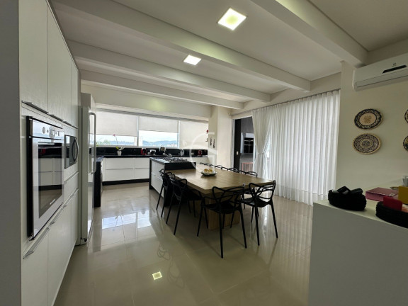 Imagem Imóvel com 3 Quartos à Venda, 168 m² em Anita Garibaldi - Joinville Imagem Imóvel com 3 Quartos à Venda, 168 m² em Anita Garibaldi - Joinville