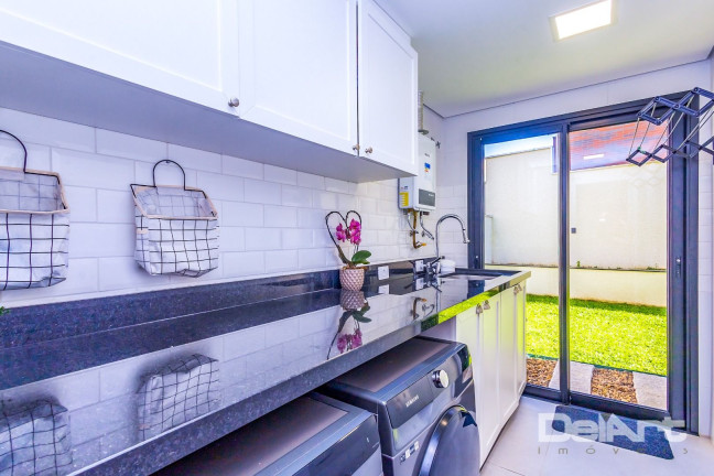 Imagem Casa com 2 Quartos à Venda, 233 m² em Santa Cândida - Curitiba Imagem Casa com 2 Quartos à Venda, 233 m² em Santa Cândida - Curitiba