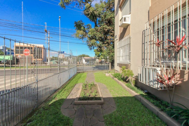 Imagem Imóvel com 2 Quartos à Venda, 79 m² em Cristal - Porto Alegre Imagem Imóvel com 2 Quartos à Venda, 79 m² em Cristal - Porto Alegre
