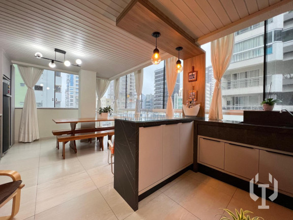 Imagem Apartamento com 4 Quartos à Venda, 190 m² em Meia Praia Imagem Apartamento com 4 Quartos à Venda, 190 m² em Meia Praia