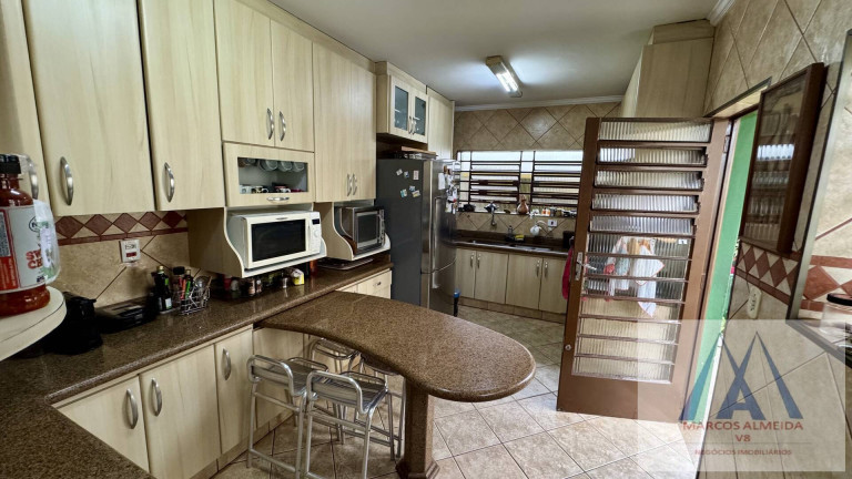 Imagem Casa com 4 Quartos à Venda, 380 m² em Centro - Mogi Das Cruzes Imagem Casa com 4 Quartos à Venda, 380 m² em Centro - Mogi Das Cruzes