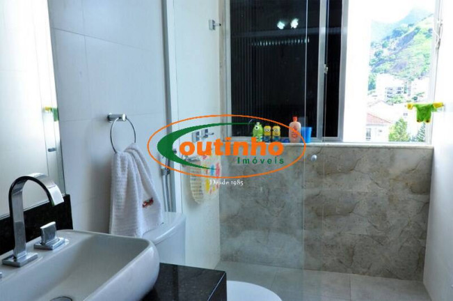 Imagem Apartamento com 3 Quartos à Venda, 130 m² em Tijuca - Rio De Janeiro Imagem Apartamento com 3 Quartos à Venda, 130 m² em Tijuca - Rio De Janeiro