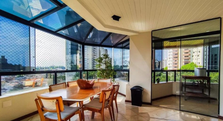 Imagem Imóvel com 3 Quartos à Venda, 232 m² em Vila Suzana - São Paulo