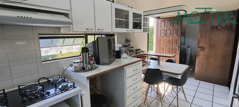 Imagem Casa com 4 Quartos à Venda, 213 m² em Capão Raso - Curitiba Imagem Casa com 4 Quartos à Venda, 213 m² em Capão Raso - Curitiba