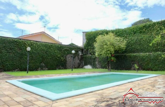 Imagem Casa com 5 Quartos à Venda, 300 m² em Centro - Jacareí Imagem Casa com 5 Quartos à Venda, 300 m² em Centro - Jacareí