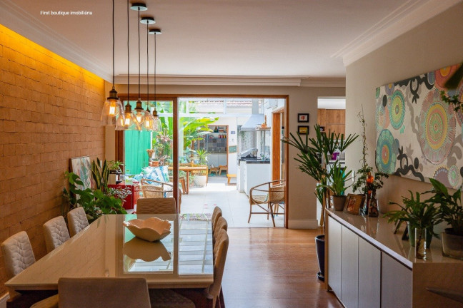 Imagem Casa com 3 Quartos à Venda, 304 m² em Moema Pássaros - São Paulo Imagem Casa com 3 Quartos à Venda, 304 m² em Moema Pássaros - São Paulo