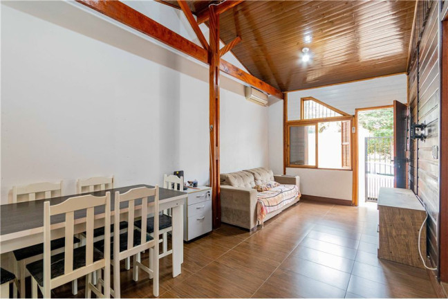 Imagem Casa com 4 Quartos à Venda, em Sarandi - Porto Alegre Imagem Casa com 4 Quartos à Venda, em Sarandi - Porto Alegre