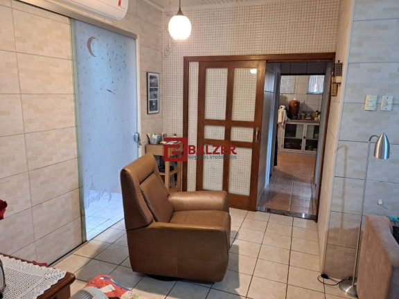 Imagem Casa com 8 Quartos à Venda, 410 m² em Agronômica - Florianópolis Imagem Casa com 8 Quartos à Venda, 410 m² em Agronômica - Florianópolis