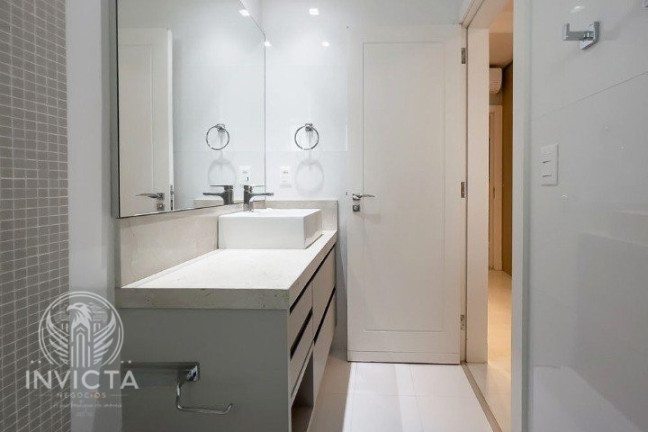 Imagem Apartamento com 3 Quartos à Venda, 217 m² em Centro - Balneário Camboriú Imagem Apartamento com 3 Quartos à Venda, 217 m² em Centro - Balneário Camboriú
