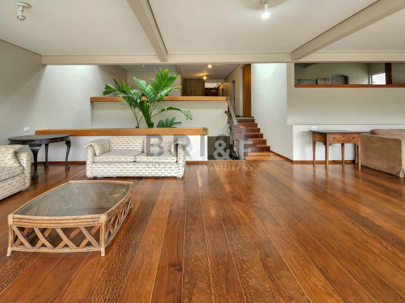 Sobrado com 5 Quartos para Alugar, 900 m² em Paineiras Do Morumbi - São Paulo