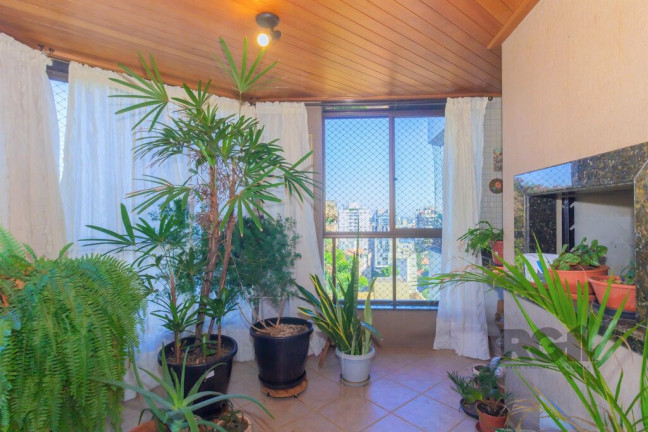Imagem Imóvel com 3 Quartos à Venda, em Auxiliadora - Porto Alegre Imagem Imóvel com 3 Quartos à Venda, em Auxiliadora - Porto Alegre