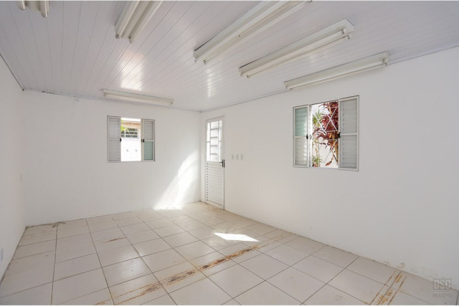 Imagem Casa com 5 Quartos à Venda, em Santana - Porto Alegre Imagem Casa com 5 Quartos à Venda, em Santana - Porto Alegre