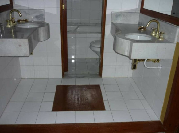 Imagem Casa com 4 Quartos à Venda, em Lagoa Da Conceição - Florianópolis Imagem Casa com 4 Quartos à Venda, em Lagoa Da Conceição - Florianópolis