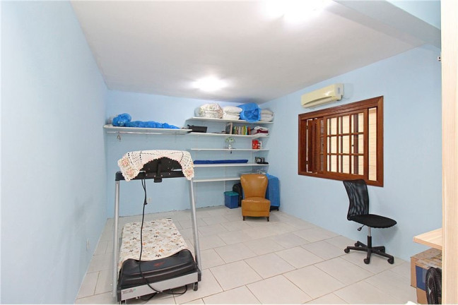 Imagem Casa com 3 Quartos à Venda, 198 m² em Medianeira - Porto Alegre