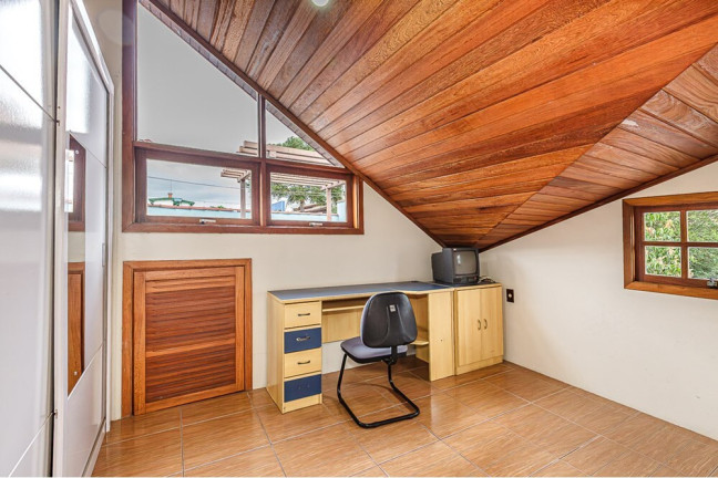 Imagem Casa com 5 Quartos à Venda, 330 m² em Vila Ipiranga - Porto Alegre Imagem Casa com 5 Quartos à Venda, 330 m² em Vila Ipiranga - Porto Alegre