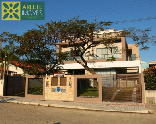 Imagem Casa com 4 Quartos para Alugar ou Temporada, 150 m² em Mariscal - Bombinhas Imagem Casa com 4 Quartos para Alugar ou Temporada, 150 m² em Mariscal - Bombinhas