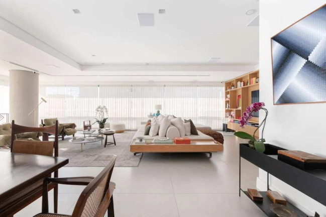Apartamento com 4 Quartos à Venda, 243 m²