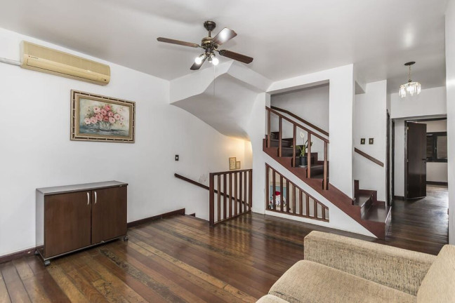 Imagem Casa com 4 Quartos à Venda, 363 m² em Jardim Itu - Porto Alegre Imagem Casa com 4 Quartos à Venda, 363 m² em Jardim Itu - Porto Alegre