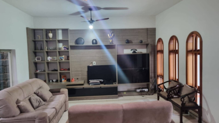 Imagem Casa com 5 Quartos à Venda, em Boa Esperança - Cuiabá Imagem Casa com 5 Quartos à Venda, em Boa Esperança - Cuiabá