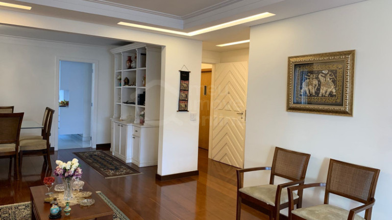 Imagem Apartamento com 4 Quartos à Venda, 206 m²