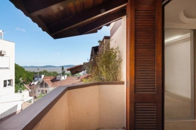 Imagem Casa com 3 Quartos à Venda, 167 m² em Sétimo Céu - Porto Alegre Imagem Casa com 3 Quartos à Venda, 167 m² em Sétimo Céu - Porto Alegre