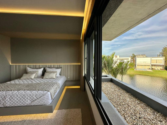 Imagem Sobrado com 6 Quartos à Venda, 538 m² em Centro - Xangri-la