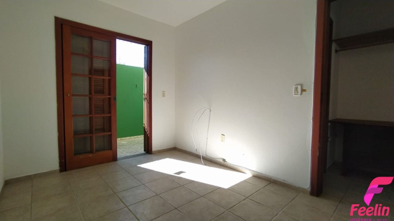 Imagem Apartamento com 1 Quarto para Alugar, 28 m² em Rio Tavares - Florianópolis Imagem Apartamento com 1 Quarto para Alugar, 28 m² em Rio Tavares - Florianópolis